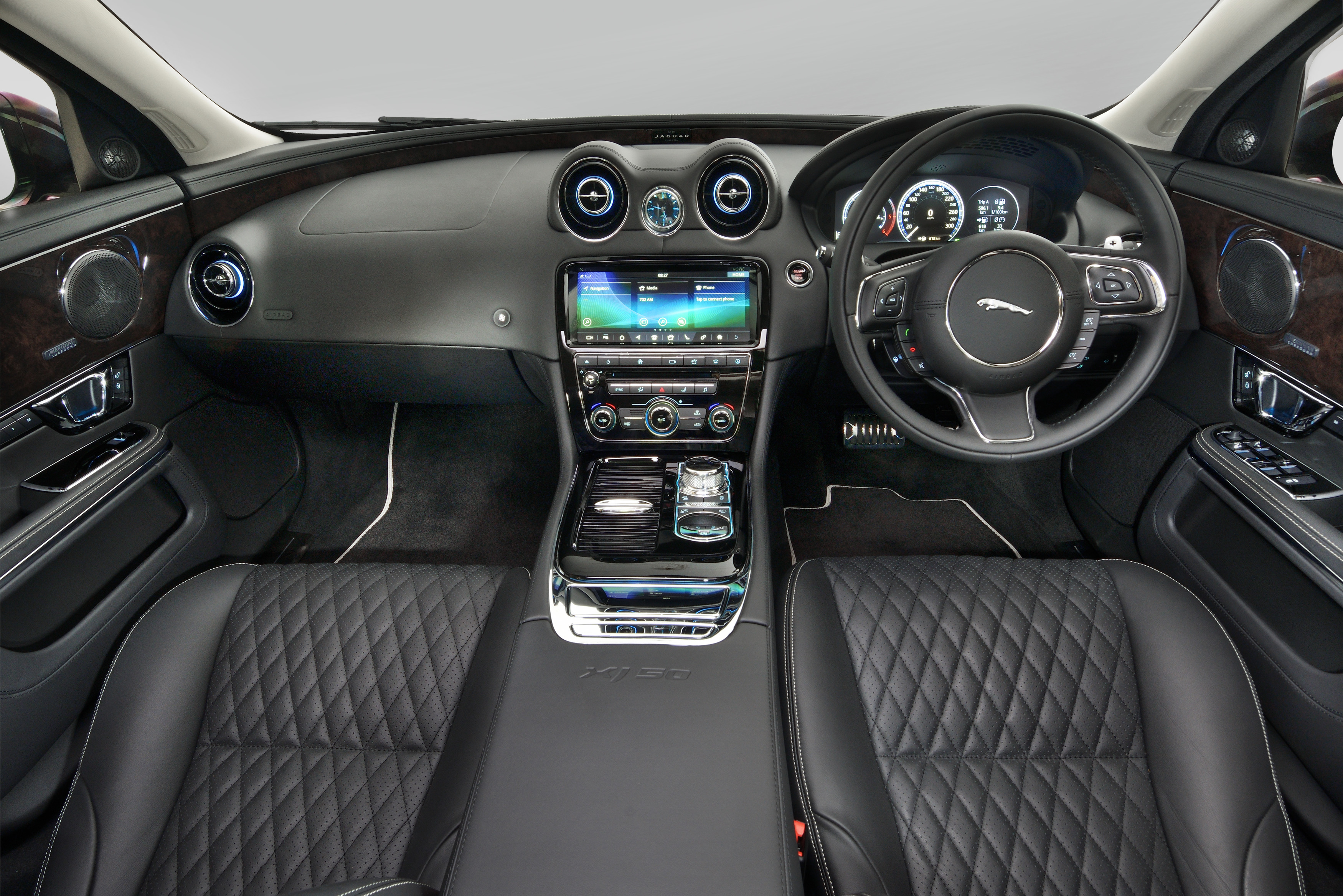  Jaguar  XJ 50 Interior  001 1 SME Tech Guru