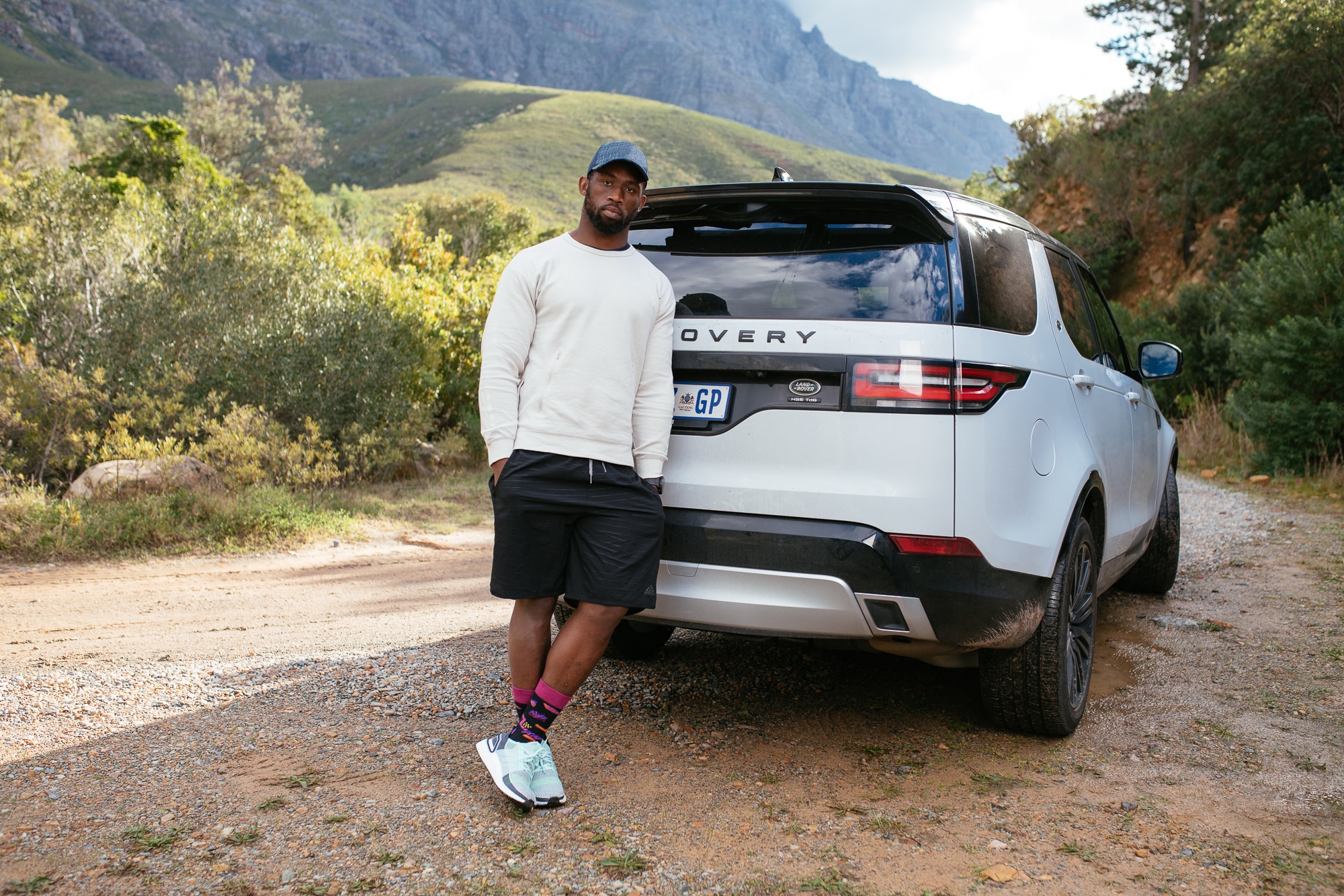 Land Rover Ambassador Siya Kolisi Puts The Sport In Sport Utility Vehicle Sme Tech Guru