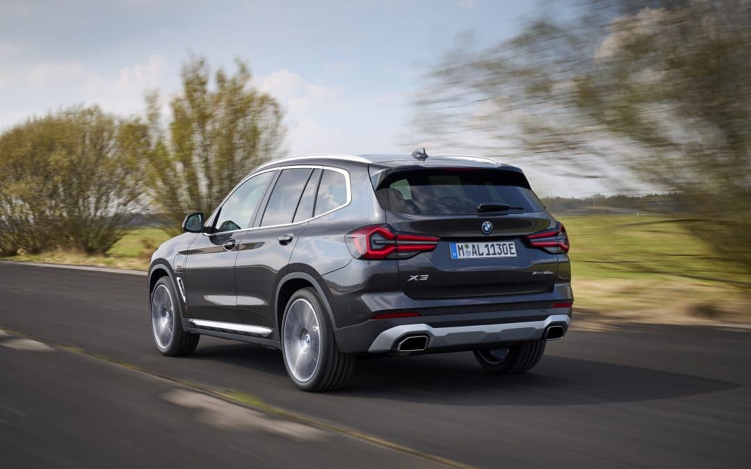 BMW, BMW, X4, BMW X3, SUV, SAV, sporty SUV, mid-size SUV, family vehicle, BMW, luxury SUV