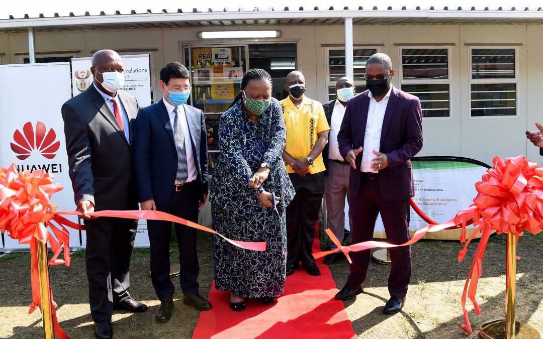 Huawei, DIRCO hand over science lab to high-achieving PMB school