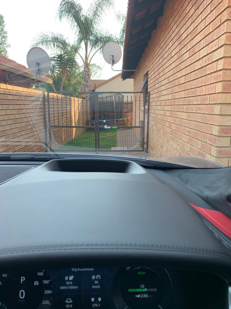 Jaguar Land Rover, JLR, infotainment, in-vehicle infotainment system, Android Auto, Apple CarPlay, PIVI Pro, Jaguar, Jaguar I-PACE, head-up display