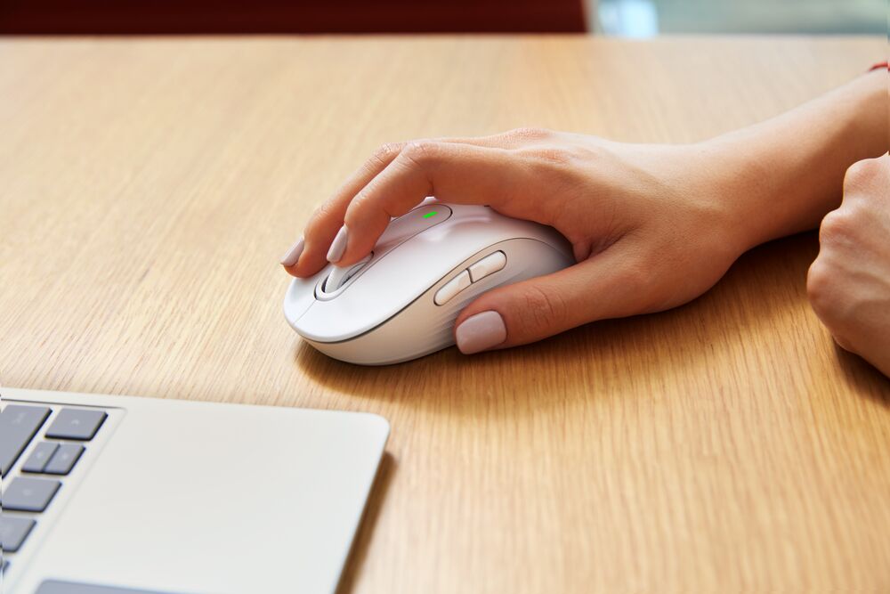 Logitech Signature M650 Mouse Offers a More Personalized Experience and A Left-Handed Option