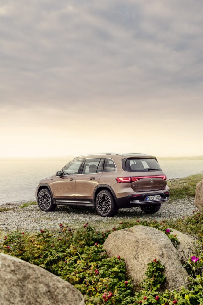 Mercedes,family vehicle, SUV, EV, electric car, electric vehicle, Mercedes, SMETechGuru, Mercedes-Benz, Mercedes EQB, Mercedes-Benz EQB, EQB, Mercedes EQ range, 7-seater,