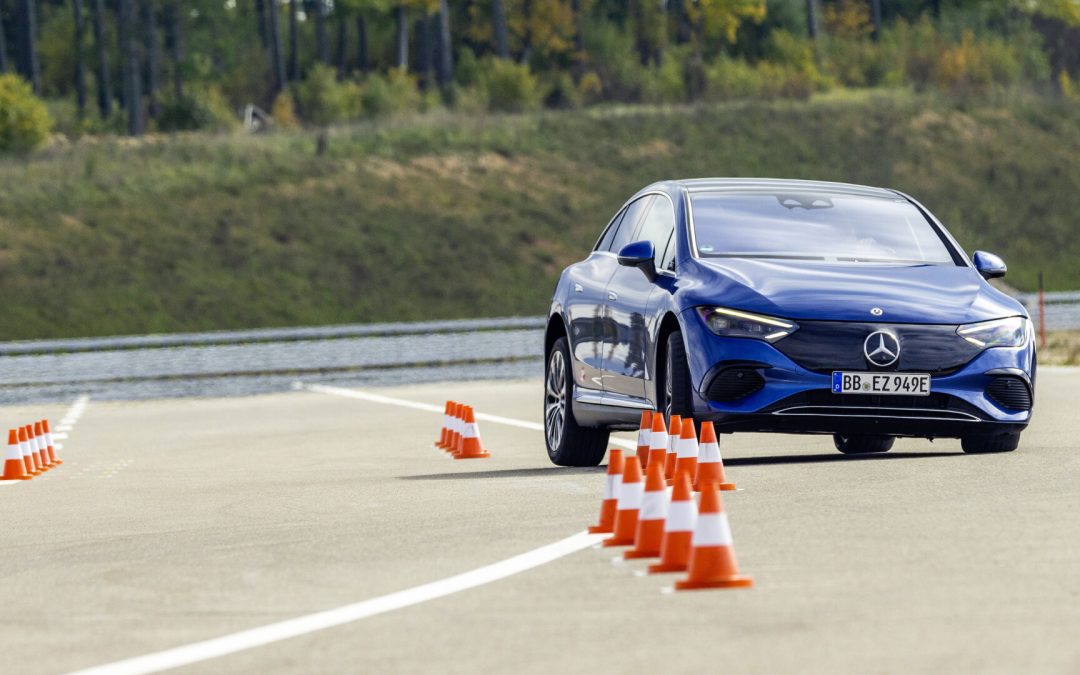Pioneer for increased safety: Mercedes-Benz wants to make accident-free driving a reality
