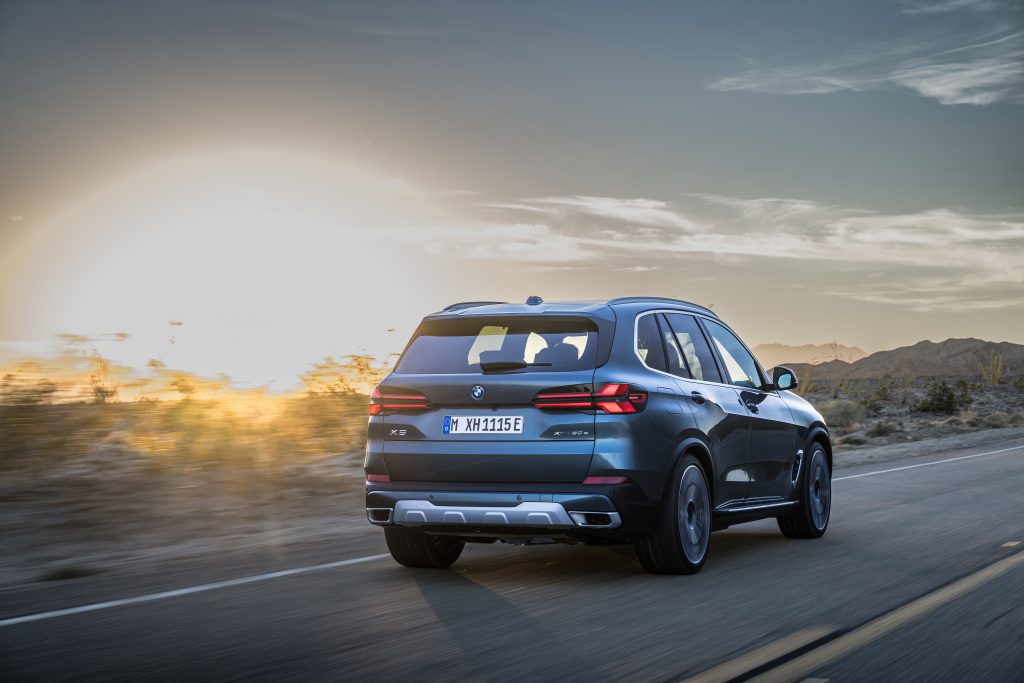 BMW, SUV, family vehicle, luxury car, luxury SUV, BMW X5, BMW X6, SMETechGuru, luxury vehicle, large SUV, luxury family vehicle, mommy car, soccer mom car,