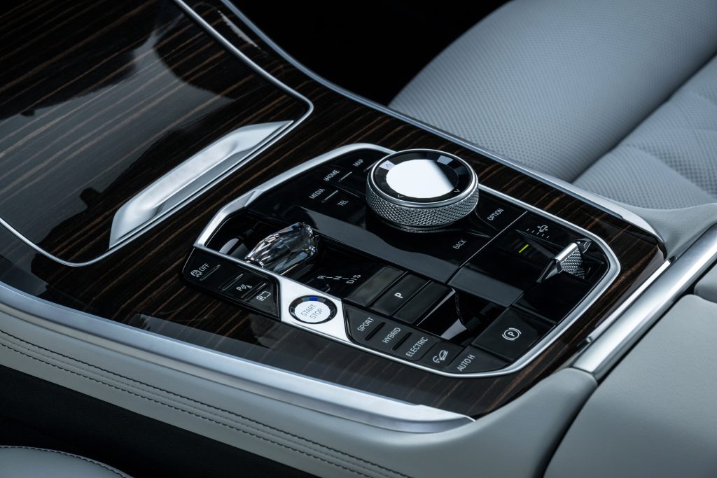 BMW, SUV, family vehicle, luxury car, luxury SUV, BMW X5, BMW X6, SMETechGuru, luxury vehicle, large SUV, luxury family vehicle, mommy car, soccer mom car,