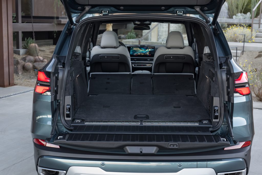 BMW, SUV, family vehicle, luxury car, luxury SUV, BMW X5, BMW X6, SMETechGuru, luxury vehicle, large SUV, luxury family vehicle, mommy car, soccer mom car,