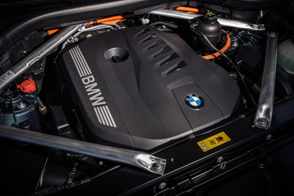 BMW, SUV, family vehicle, luxury car, luxury SUV, BMW X5, BMW X6, SMETechGuru, luxury vehicle, large SUV, luxury family vehicle, mommy car, soccer mom car,