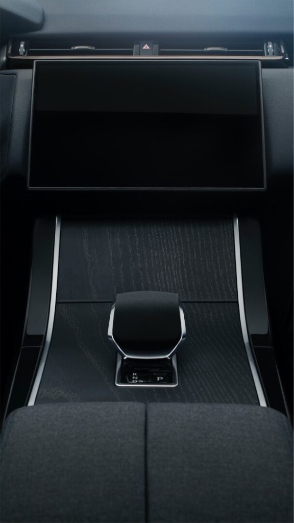 Jaguar Land Rover, Land Rover, SUV, offroader, family vehicle, 7-seater, luxury offroader, legendary offroader, 4x4, Range Rover, SMETechGuru,