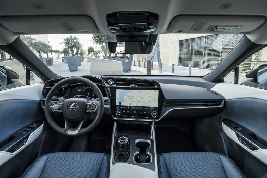 RZ 450e, Lexus RZ 450e, Toyota, luxury SUV, EV, luxury EV, BEV, SMETechGuru, luxury SUV, SUV, family vehicle,