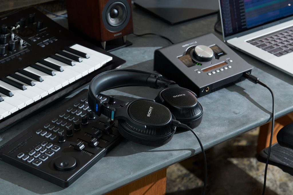 Sony, headphones, audio, audio tech, audiophile tech, SMETechGuru, earphones, headphones, Sony, studio quality audio,