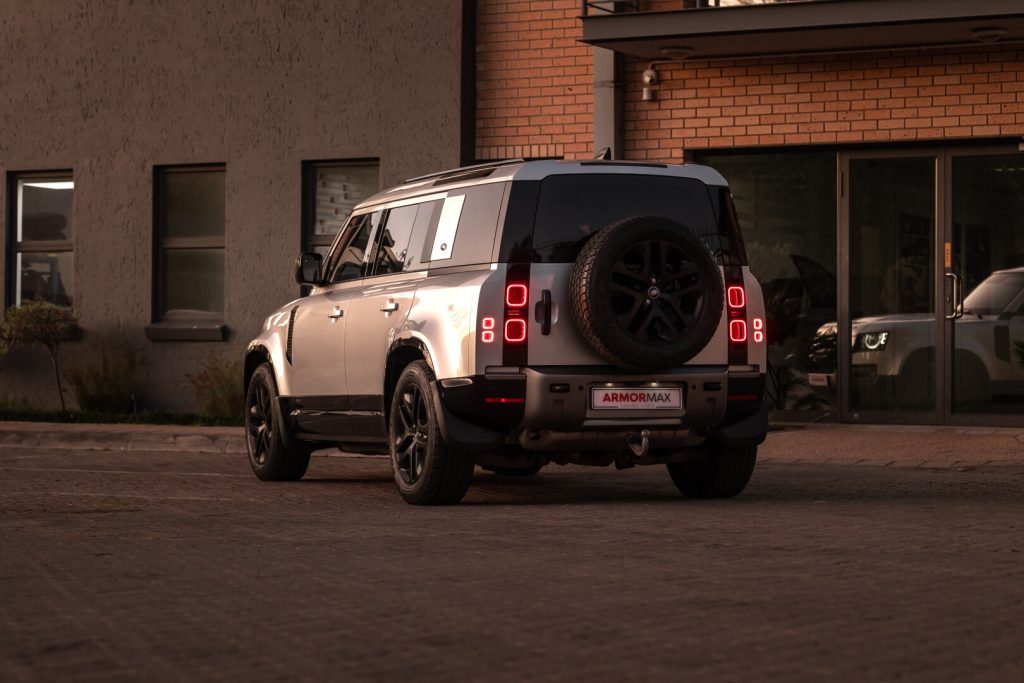 Land Rover, Jaguar Land Rover, SUV, luxury SUV, offroader, 4x4, Land Rover Defender, SMETechGuru,