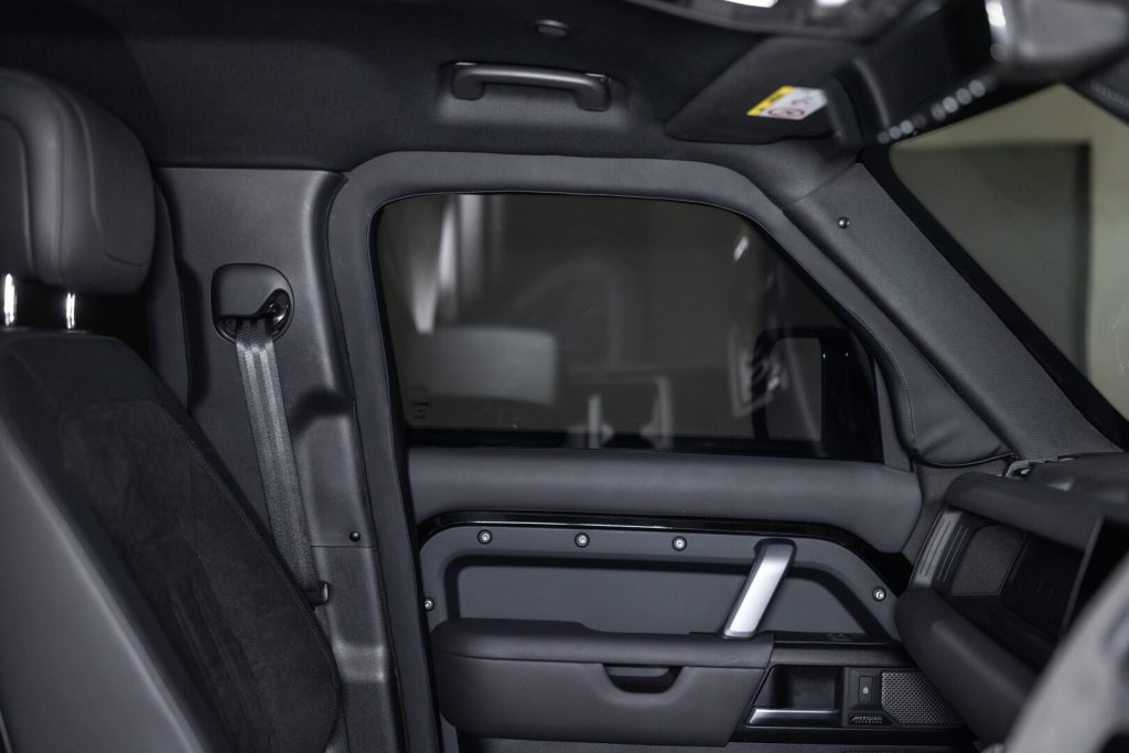 Land Rover, Jaguar Land Rover, SUV, luxury SUV, offroader, 4x4, Land Rover Defender, SMETechGuru,