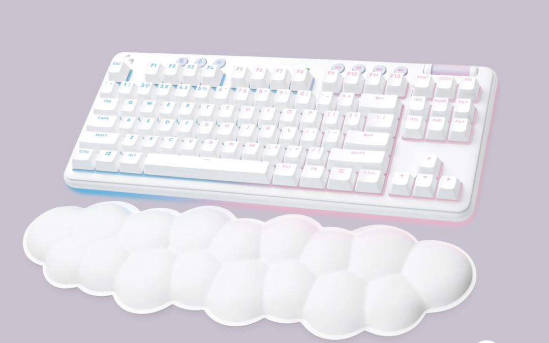 Logitech, SMETechGuru, keyboard, wireless keyboard, gaming keyboard, PC gaming, gaming, gaming accessories, PC accessories, gaming keyboard, mechanical keyboard, Logitech, Logitech G715, wireless gaming keyboard,