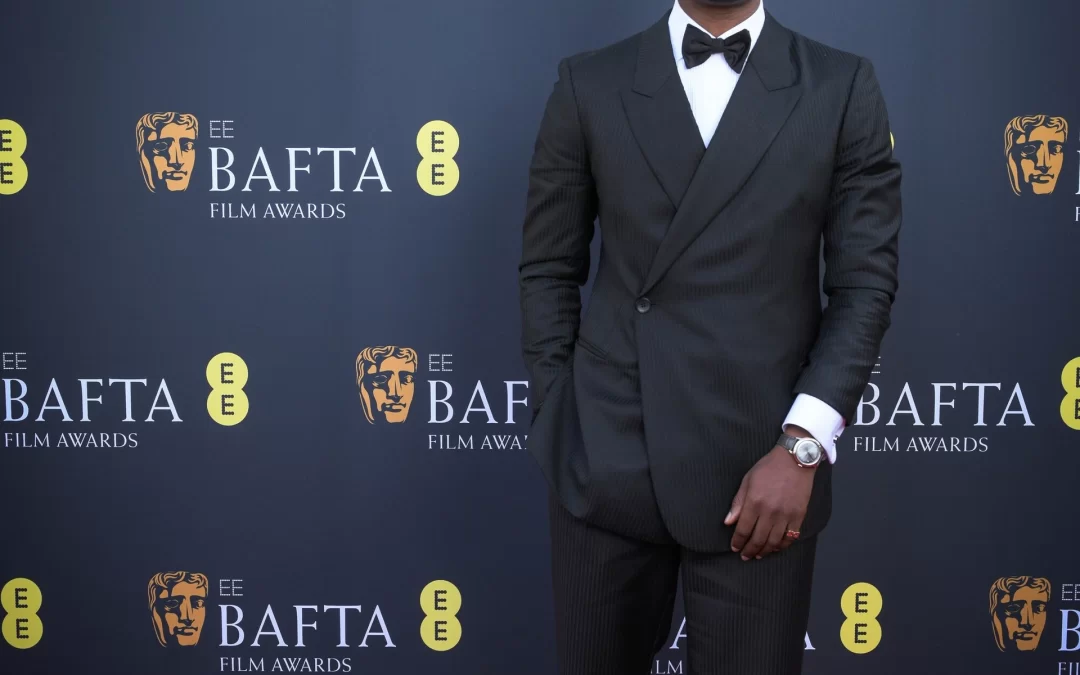 Rising Star David Jonsson (Agatha Christie’s Murder Is Easy, coming to BritBox on 7 March) shines on the red carpet – on BritBox SA