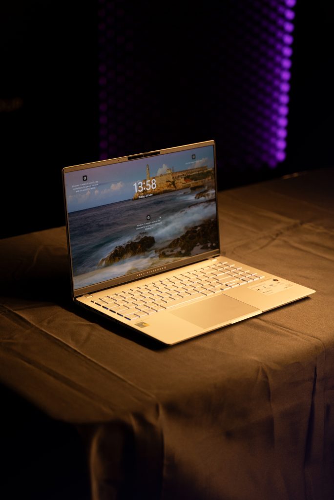 ASUS Windows Copilot+ PC,, ASUS, laptop, notebook PC, PC, computer, ASUS Vivobook S 15, Copilot+ PC, Copilot+ AI PC, AI, Windows 11, Qualcomm, Qualcomm Snapdragon X Elite, mobility, SMETechGuru, Microsoft,