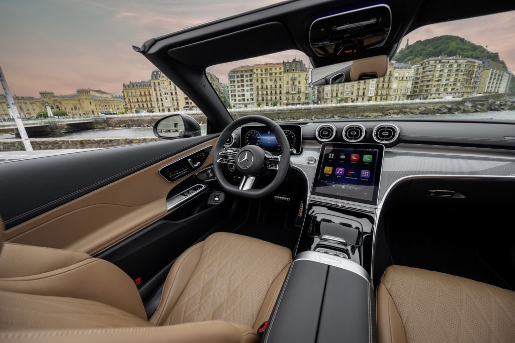 Mercedes-Benz CLE Cabriolet, Exterieur: AMG-Line, graphitgrau magno; Interieur: AMG-Line, Nappaleder Tonkabraun 

Mercedes-Benz CLE Cabriolet, exterior: AMG-Line, graphite grey magno; interior: AMG-Line, nappa leather tonka brown