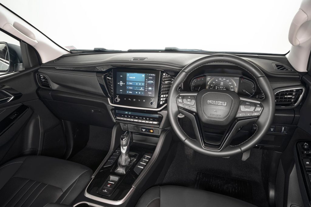 ISUZU MU-X Range Refreshed with Increased Luxury, Style and Safety; Addition of Luxurious New Range-Topping ONYX XT, SMETechGuru, SUV, family vehicle, offroader, 4x4, ISUZU, MU-X, MUX, 7-seater,