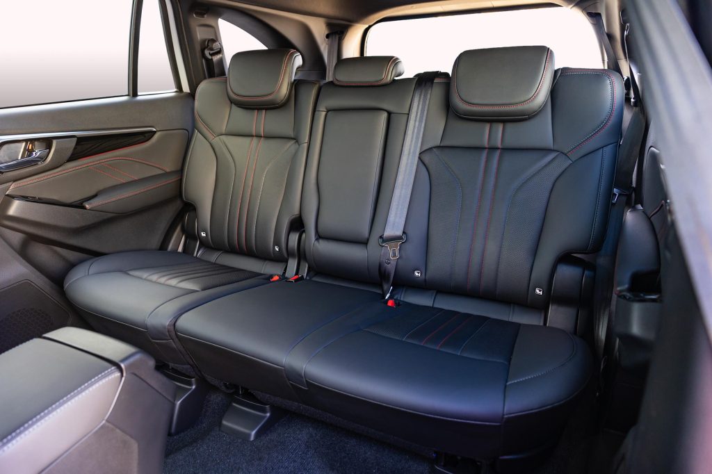 ISUZU MU-X Range Refreshed with Increased Luxury, Style and Safety; Addition of Luxurious New Range-Topping ONYX XT, SMETechGuru, SUV, family vehicle, offroader, 4x4, ISUZU, MU-X, MUX, 7-seater,