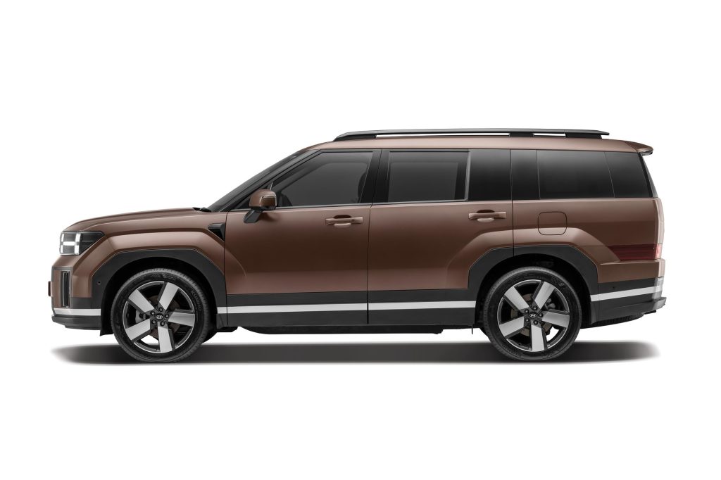 Hyundai SA launches its First Hybrid Electric Vehicle in Mzansi: The Stylish, Futuristic and Adventurous 2025 Hyundai SANTA FE Hybrid, Hyundai, SUV, family vehicle, hybrid, SMETechGuru
