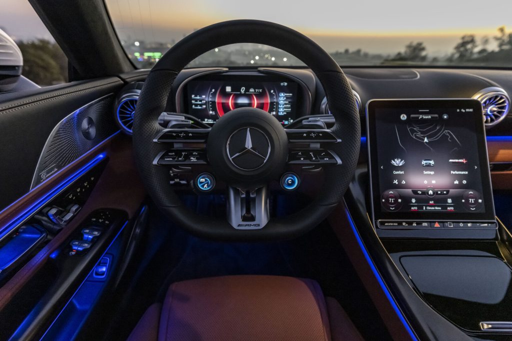 The Mercedes-AMG SL 63: A performance icon reborn, Mercedes, Mercedes-Benz, Mercedes-AMG, sports car, performance car, cabriolet, coupe, SMETechGuru, muscle car, Merc,