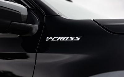 ISUZU Introduces Onyx Black on D-MAX V-CROSS and Arctic Trucks AT35 Models