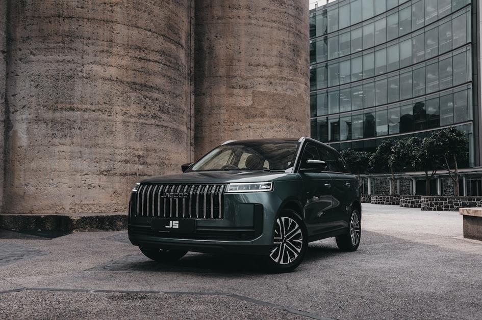 JAECOO J5 HEV to arrive in South Africa in 2026, SMETechGuru