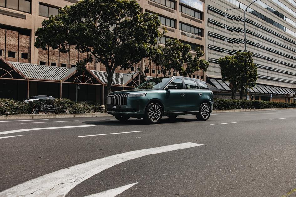 JAECOO J5 HEV to arrive in South Africa in 2026, SMETechGuru