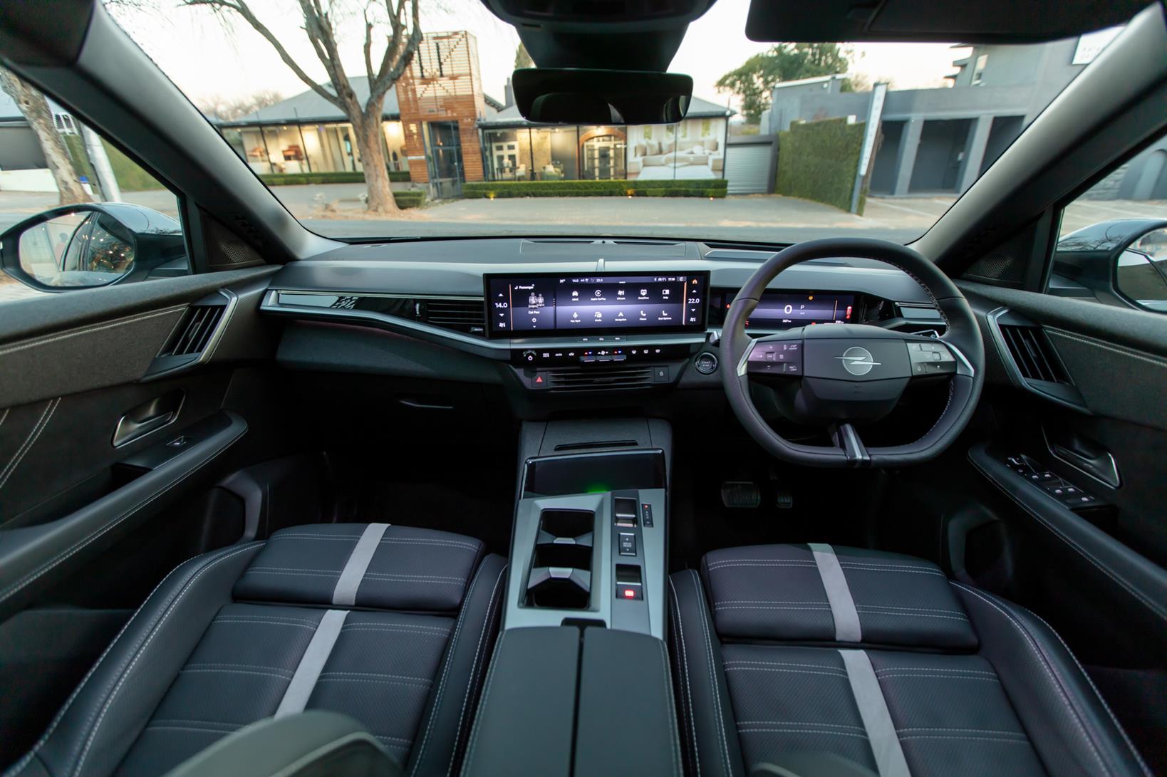Opel Grandland lands prestigious TopGear award, Opel, SUV, family vehicle, crossover, Opel South Africa, FCA, Stellantis,
