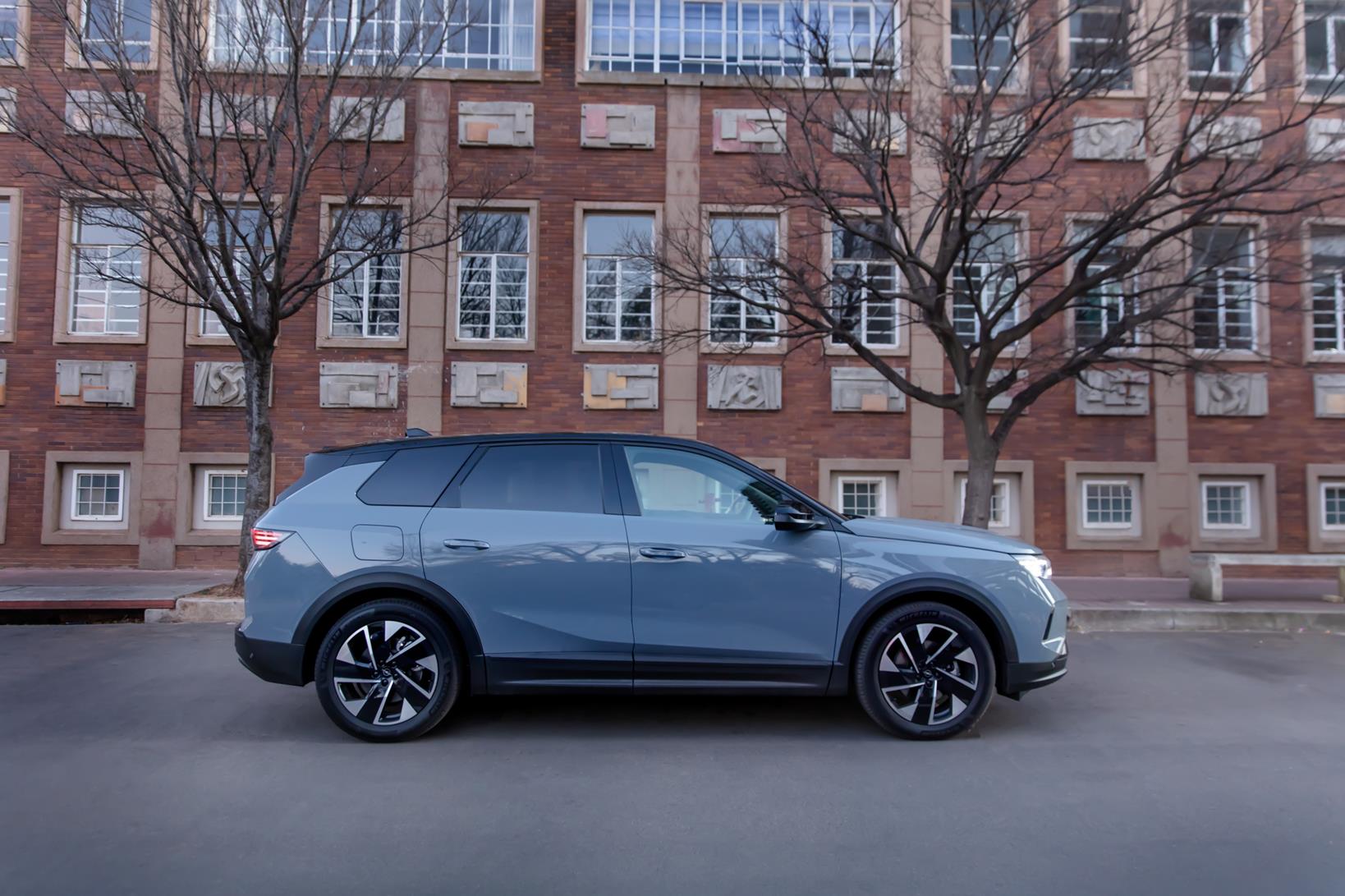 Opel Grandland lands prestigious TopGear award, Opel, SUV, family vehicle, crossover, Opel South Africa, FCA, Stellantis,