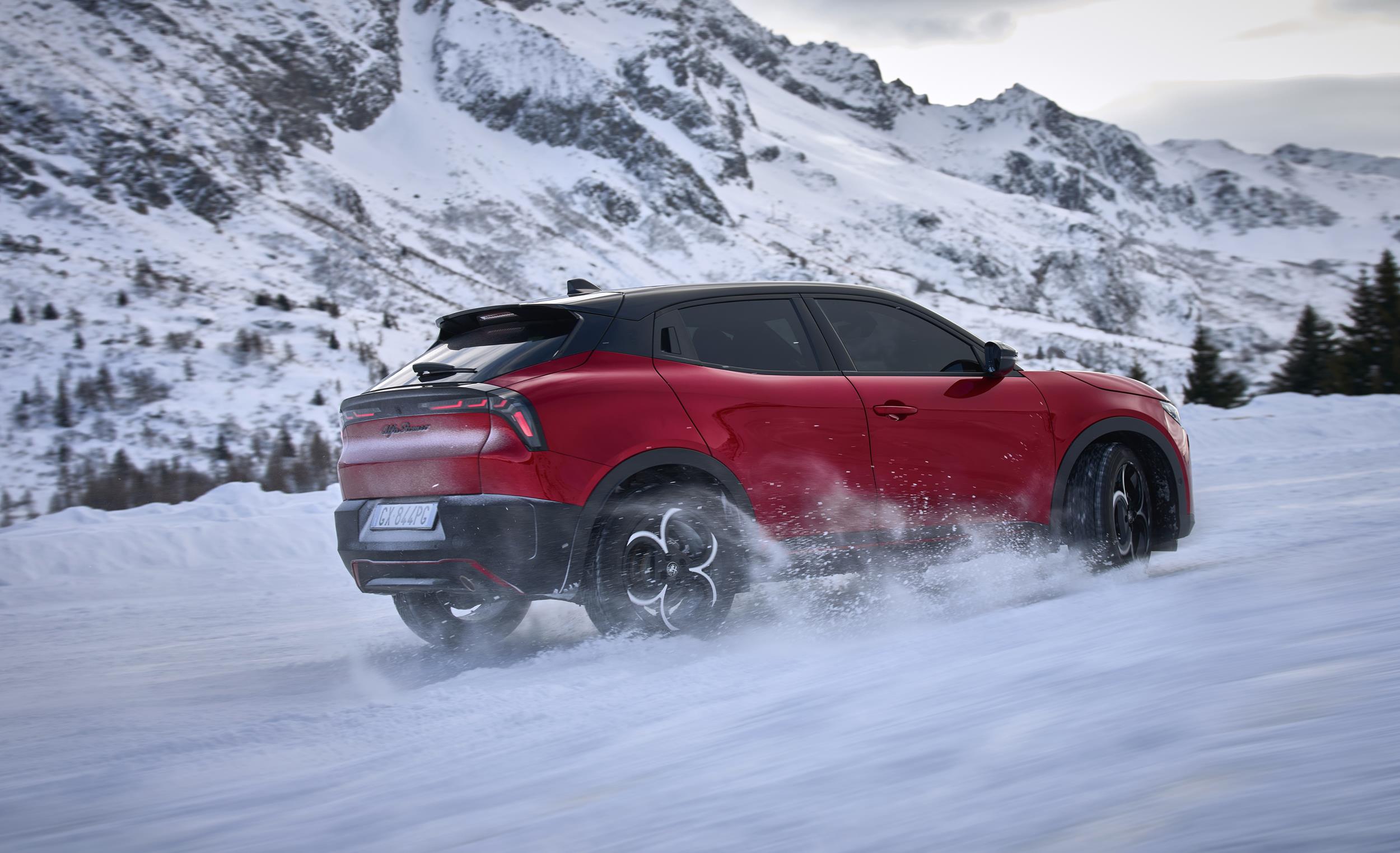 Four-wheel drive, a single sporty attitude: 75 years of Alfa Romeo all-wheel drive