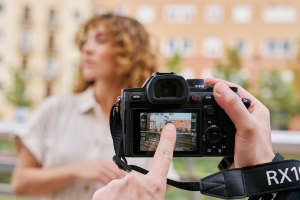 Sony’s New 5th Generation RX10 V – The All-in-One Super Zoom Camera for Everyday, Wildlife, and Sports Photography