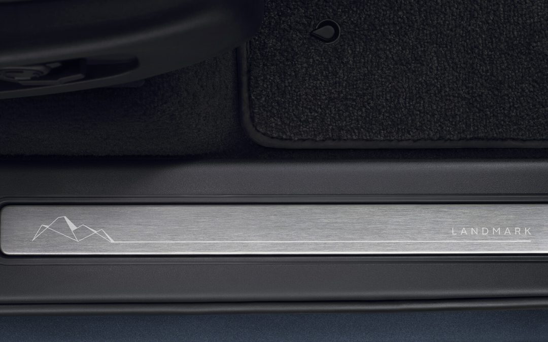 Land Rover South Africa Discovery creates a new Landmark for the seven-seat family SUV